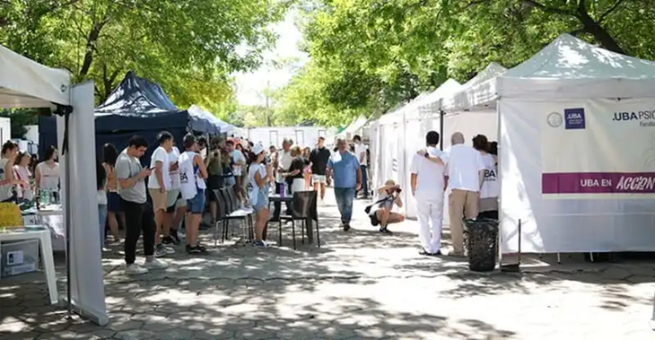 Docentes, no docentes, investigadores y estudiantes realizan un paro a la japonesa con el objetivo de exponer el impacto del ajuste presupuestario en el funcionamiento cotidiano de la universidad. Docentes, no docentes, investigadores y estudiantes realizan un paro a la japonesa con el objetivo de exponer el impacto del ajuste presupuestario en el funcionamiento cotidiano de la universidad.