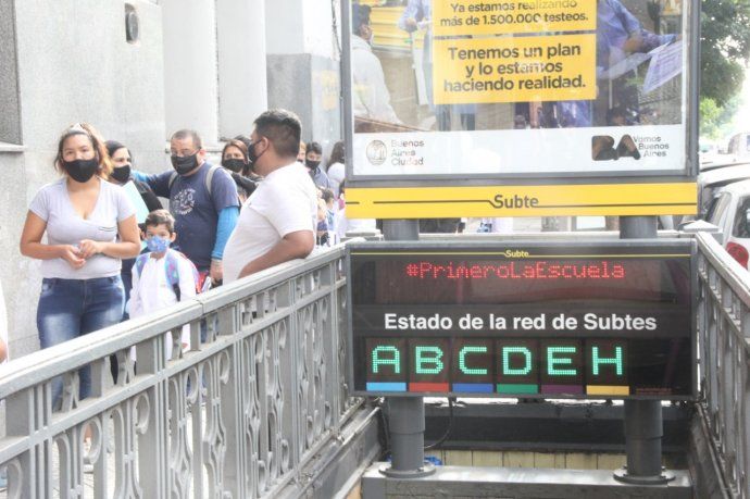 El ciclo lectivo 2021 comenzó a desarrollarse hoy en la Argentina con un esquema de presencialidad cuidada y de manera progresiva por la pandemia de coronavirus﻿