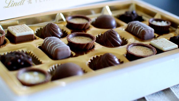 El chocolate tiene flavonoides y antioxidantes. El chocolate tiene flavonoides y antioxidantes.