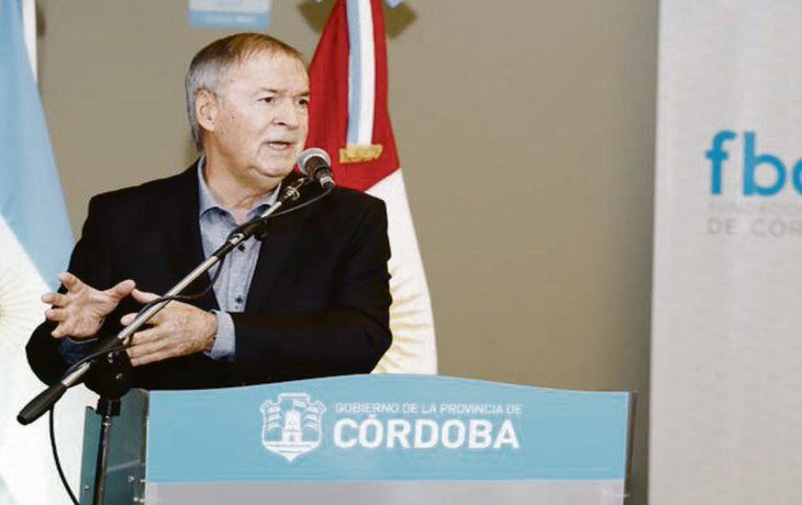foco. El gobernador Juan Schiaretti, durante el anuncio ayer de créditos para comercios “que tal vez no recibieron ningún beneficio”.