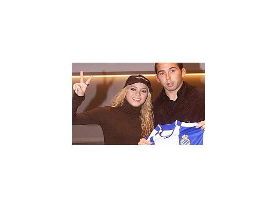 El diario deportivo Marca reveló que la cantante Shakira,  pareja del defensor del Barcelona Gerard Pique, es socia del Espanyol.