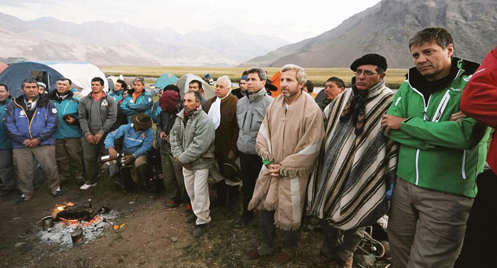 cruce. El ministro Frigerio en el homenaje a San Martín. que contó con la presencia de Patricia Bullrich. Payadas en el medio de los Andes.