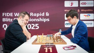 Faustino Oro (derecha) continúa escalando posiciones en el Mundial de Ajedrez&nbsp;