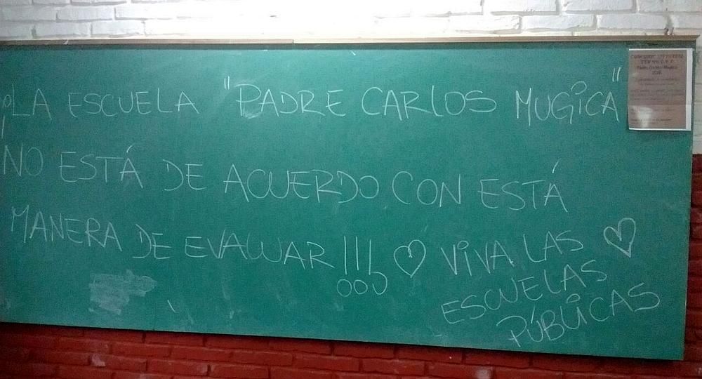 Decenas de alumnos decidieron no asistir este martes a clases para evitar responder el cuestionario ordenado por el Ministerio de Educación de la Nación.