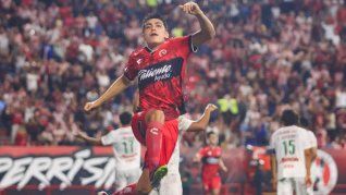 Xolos de Tijuana ya tuvo dos ofrecimientos por Gilberto Mora, pero las rechazó por insuficientes, Pretende venderlo el año próximo a Europa por una cifra millonaria.