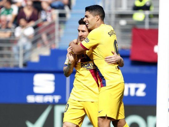 La sana costumbre del gol. Messi y Suárez marcaron el segundo y tercero, respectivamente, del Barcelona.