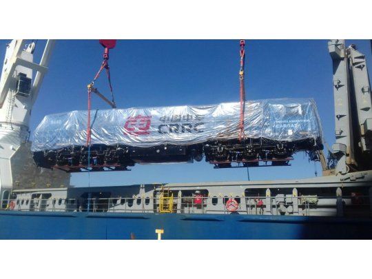 Llegaron 8 locomotoras y 21 vagones de carga para el San Martín