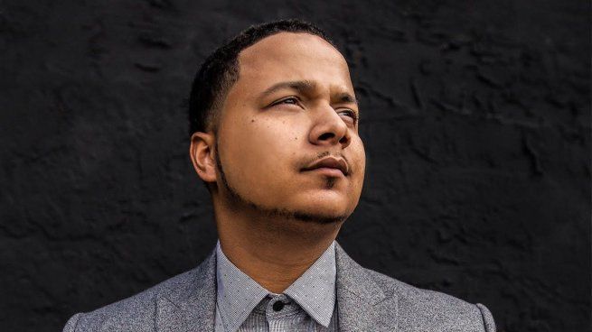 A los 17 años, creó un par de zapatos inteligentes para rastrear a su padre que padecía Alzheimer.