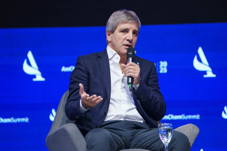 El ministro Caputo sale a refinanciar vencimientos.