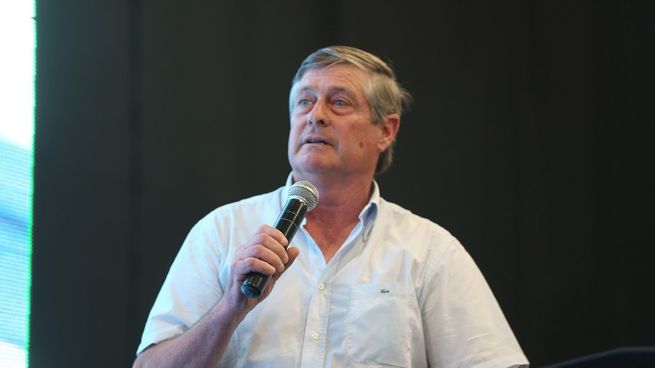 El intendente reelecto no puede acercarse a dependencias de la intendencia de Soriano. 