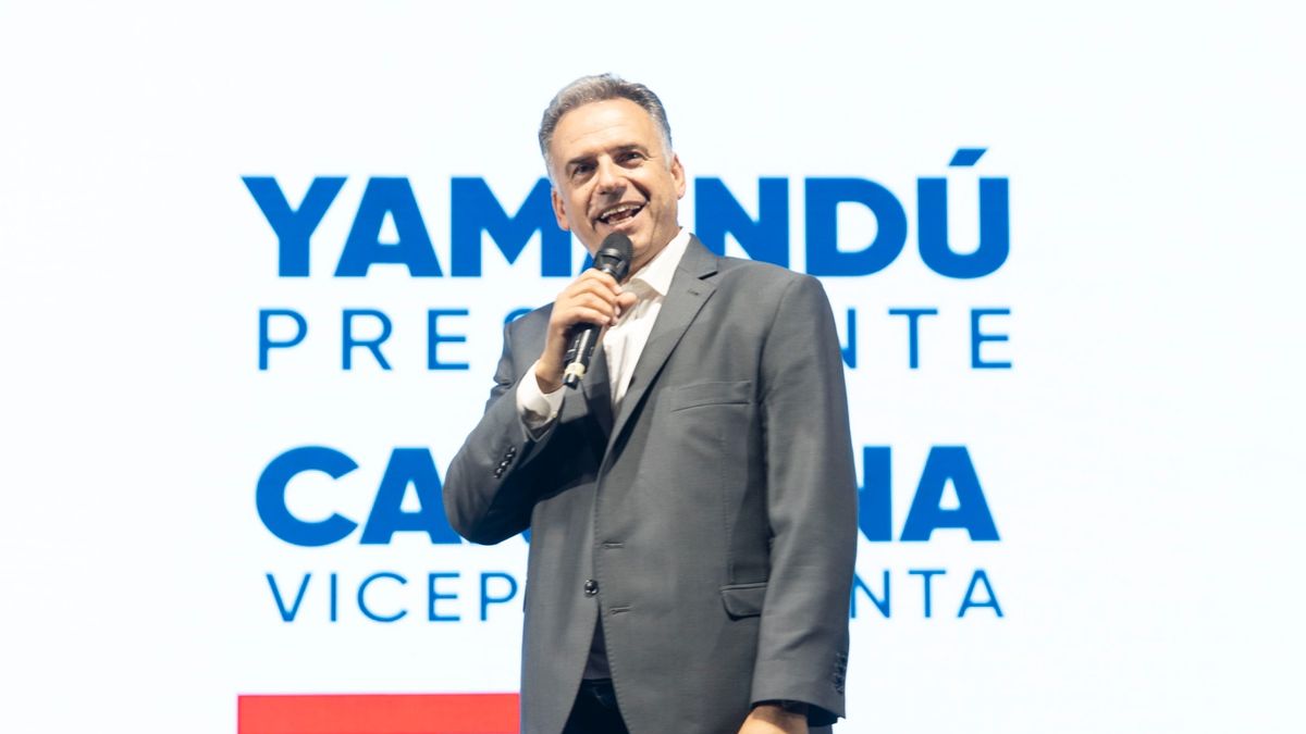 Yamandú Orsi llamó a convencer a los indecisos en su cierre de campaña