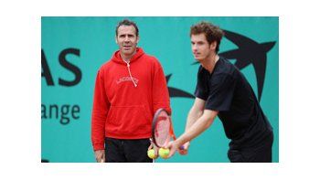Durante la gira de polvo de ladrillo, Corretja entrena a Andy Murray