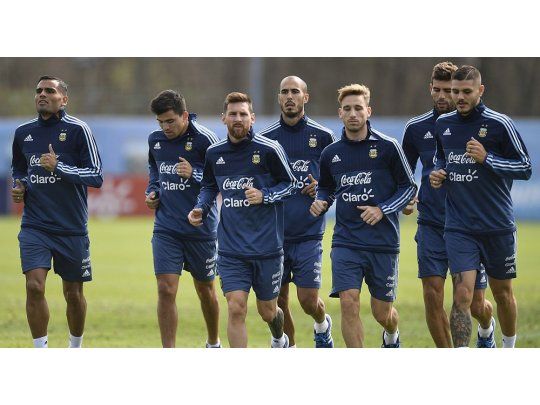 Sampaoli empieza a probar variantes para el cruce ante Venezuela