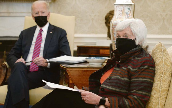 “MIS REGLAS”. El presidente de Estados Unidos, Joe Biden, y su secretaria del Tesoro, Janet Yellen, financiarán un vasto plan de infraestructura y empleo con una suba de impuestos a las grandes empresas. Para no perder competitividad, pretenden ponerles un piso a esos gravámenes en todo el mundo.&nbsp;