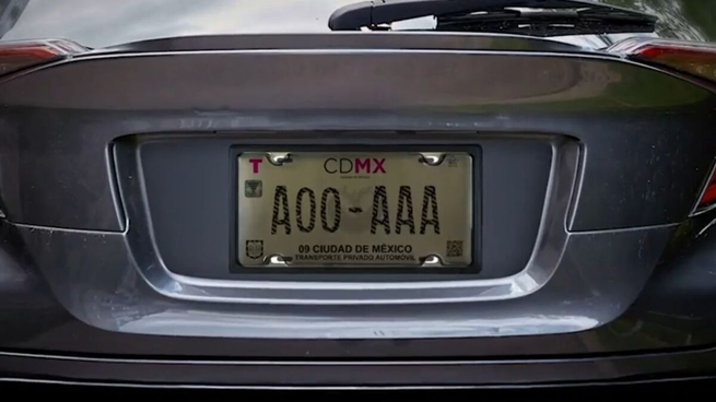 Multas en CDMX por uso de cubre placas.