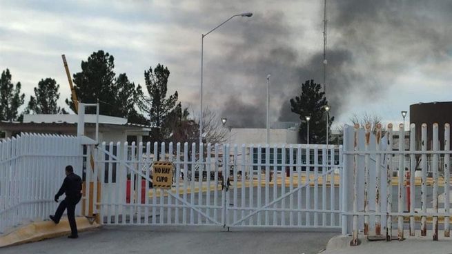 Al menos 24 presos se fugaron luego del ataque que acabo con la vida de 14 personas en la cárcel de Ciudad Juárez.&nbsp;