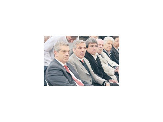 El ministro de Agricultura, Julián Domínguez, participó ayer junto al gobernador de Neuquén, Jorge Sapag, de la inauguración del Proyecto Experimental Campana Mahuida, una iniciativa que propone aumentar la capacidad forrajera.