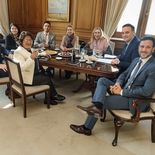 Adorni y Karina Milei se reunieron con senadores de La Libertad Avanza para coordinar la agenda legislativa. Adorni y Karina Milei se reunieron con senadores de La Libertad Avanza para coordinar la agenda legislativa.