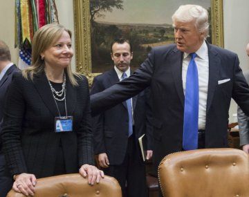 Donald Trump y Mary Barra, CEO de GM.