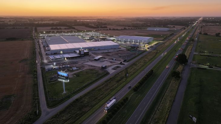 La planta de Mercedes-Benz Camiones y Buses de Zárate. La planta de Mercedes-Benz Camiones y Buses de Zárate.