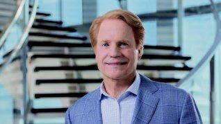 Supo aprovechar sus conocimientos financieros para crear una empresa exitosa. Supo aprovechar sus conocimientos financieros para crear una empresa exitosa.