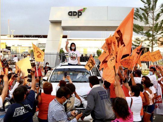 Keiko Fujimori nuevamente lidera los sondeos de intención de voto en Perú.