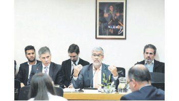 Roberto Feletti presidió ayer otra sesión de la Bicameral que investiga la apertura de cuenta en la sucursal del HSBC en Suiza. Anunció que se pidió a la Justicia citar por la fuerza a la empresa Cablevisión.