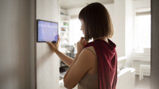 Muchas personas introducen esta tecnología en sus vidas para mayor seguridad. Muchas personas introducen esta tecnología en sus vidas para mayor seguridad.