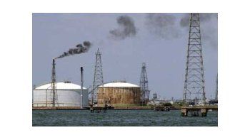 Irán, desafiante ante la entrada en vigor del embargo a su petróleo
