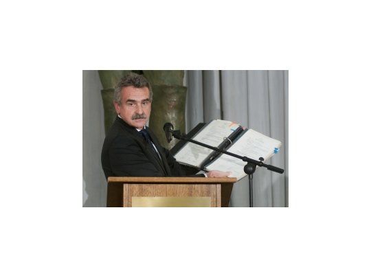 Agustín Rossi en el Edificio Libertador, sede del ministerio de Defensa.