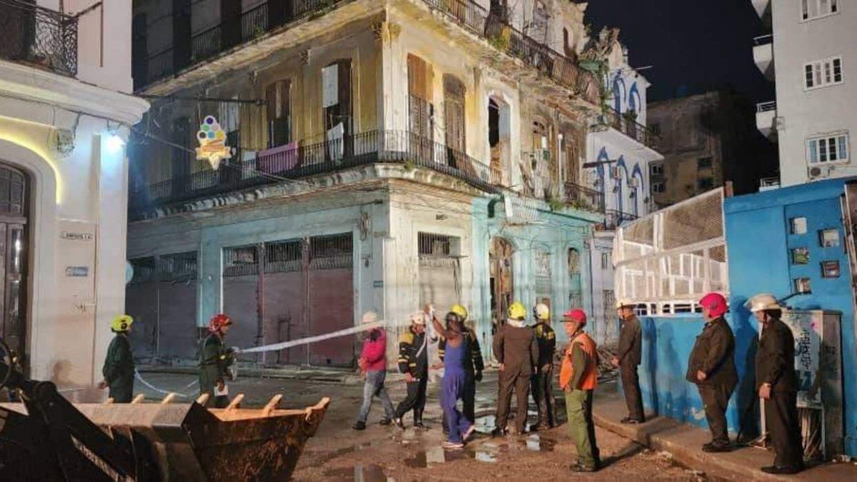 Three people died in the collapse of a building