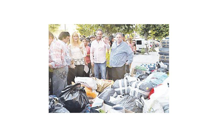 Daniel Scioli estuvo en La Matanza en un festival de apoyo y donaciones para los inundados del litoralargentino.