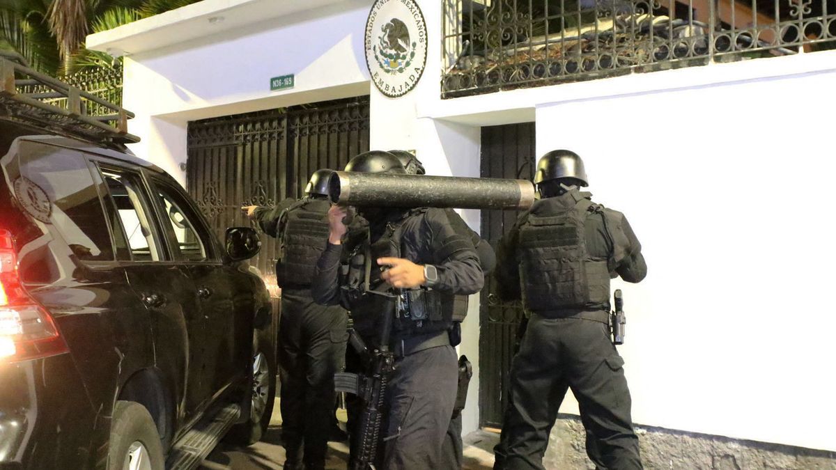 The government rejected the invasion of the Ecuadorian police into the Mexican Embassy