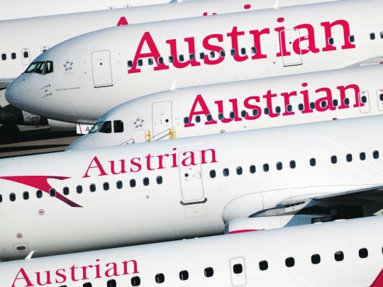 En tierra. Austrian Airlines, filial de la alemana Lufthansa, dijo ayer que suspenderá todos sus vuelos hasta el 28 de marzo. La suya dista de ser una situación aislada en el sector aerocomercial.