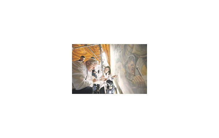 Expertos realizaron orificios en un mural de Giorgio Vasari en el Palazzo Vecchio de Florencia, debajo del cual creen haber hallado rastros de «La batalla de Anghiari», de Leonardo Da Vinci.