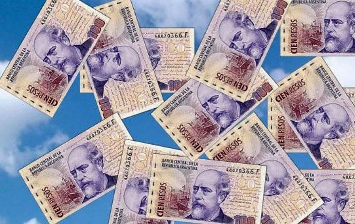 ámbito.com | Pesos lluvia Billetes 100.jpg