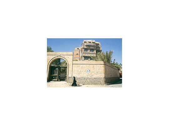 Yemen, hoy en el foco de la atención internacional por la penetración de Al Qaeda, es el país más pobre del mundo árabe. Sin embargo, es rico en historia, cultura y magia.