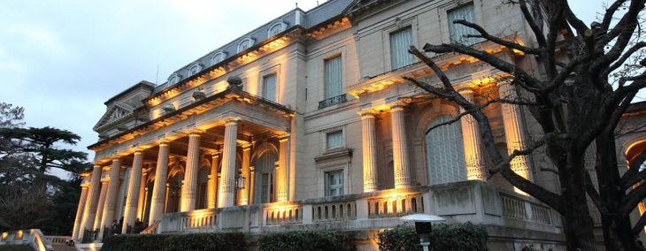 La fachada principal del Palacio Sans Souci, una de las máximas expresiones de la Belle Époque argentina, fue diseñada por el arquitecto francés René Sergent e inaugurada en 1918 para la familia Alvear La fachada principal del Palacio Sans Souci, una de las máximas expresiones de la Belle Époque argentina, fue diseñada por el arquitecto francés René Sergent e inaugurada en 1918 para la familia Alvear