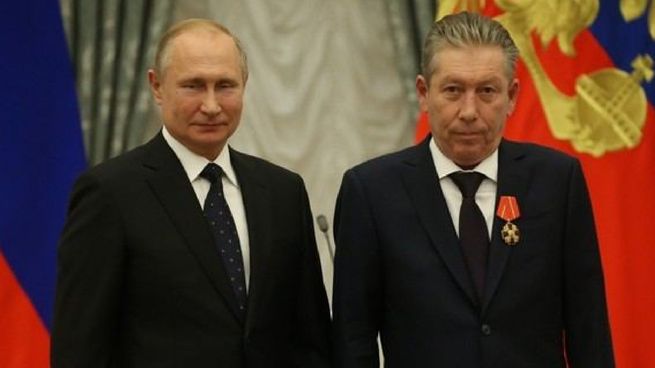 El presidente de Rusia, Vladímir Putin, y el empresario Ravil Maganov.