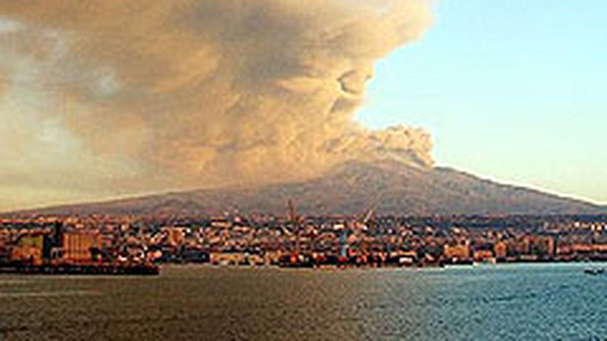 Fear and uncertainty in Italy due to the eruption of the Etna volcano: they closed an airport