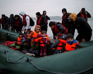 Inmigrantes intentando cruzar el Canal de la Mancha.