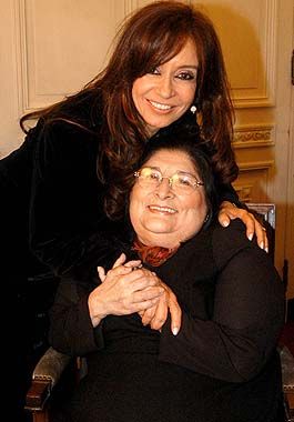 Mercedes Sosa y la Presidente Cristina Fernández de Kirchner