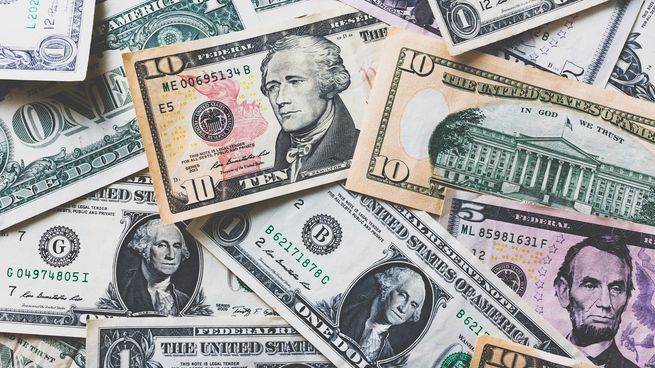 El dólar continúa al alza en diciembre.