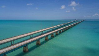 Esta autopista mire 182 kilómetros y se extiende desde Miami hasta Cayo Hueso.