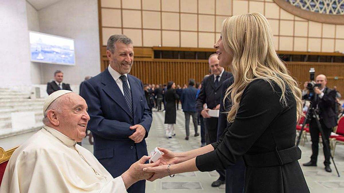 El papa Francisco recibió a Fabiola Yáñez en el Vaticano
