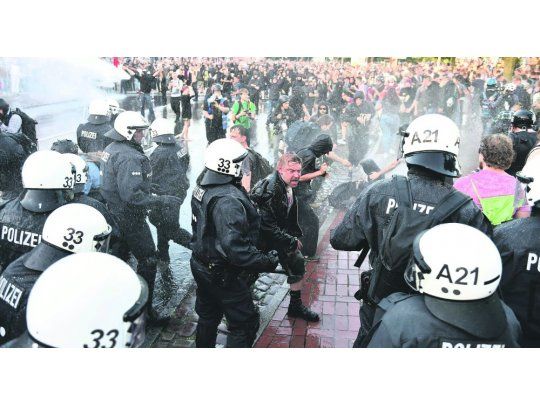 Preocupación. La de funcionarios argentinos al ver lo ocurrido en Hamburgo durante la  cumbre del G-20. Buenos Aires será sede en 2018.