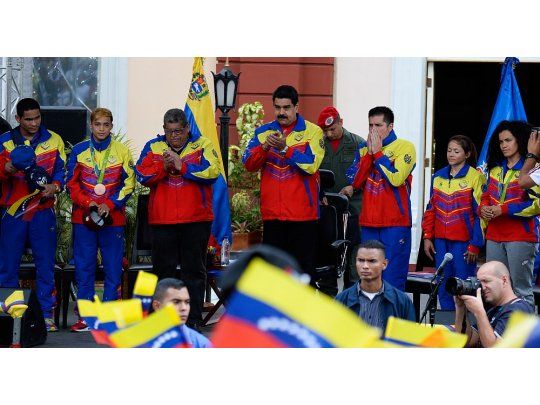 Maduro condecoró a los deportistas que estuvieron en Río.