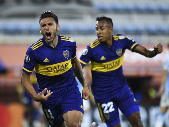 Goleadores. Salvio abrió el marcador y Villa lo amplió de penal. Boca le ganó a Racing y clasificó a las semifinales de la Copa Libertadores.