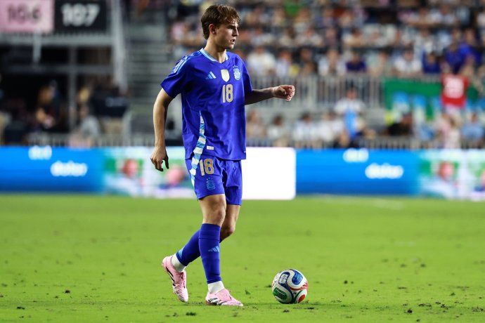El hijo del exfutbolista argentino optó por la Albiceleste, pero tuvo un llamado de España. El hijo del exfutbolista argentino optó por la Albiceleste, pero tuvo un llamado de España.