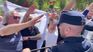 The scandalous moment in which the Falangists protested by making the fascist salute. The scandalous moment in which the Falangists protested by making the fascist salute.
